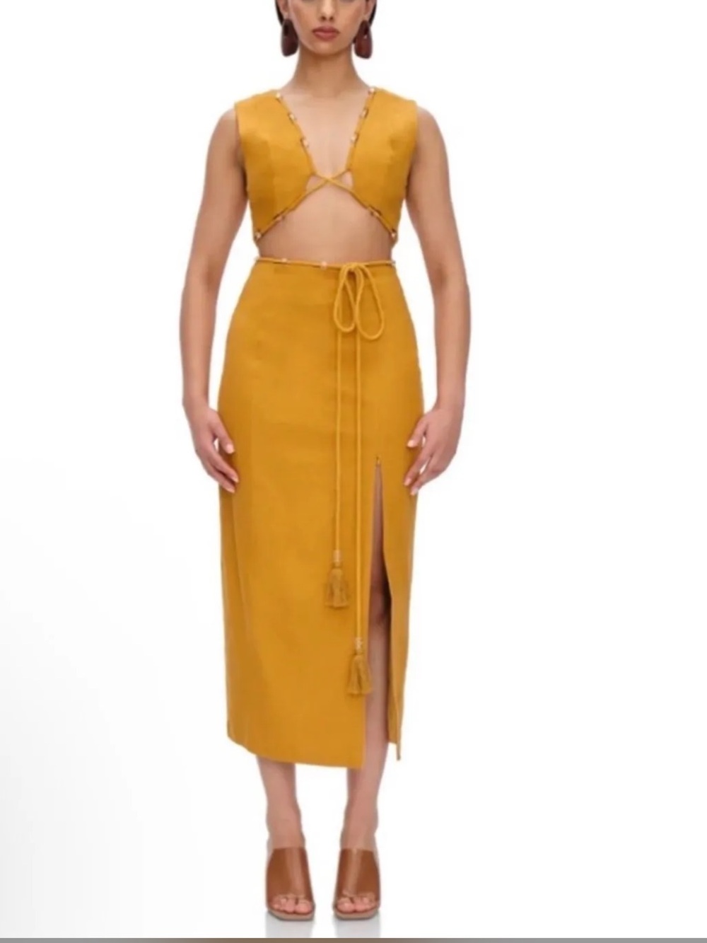 ANDREA IYAMAH
VELA CUT OUT MIDI DRESS ::RET
Regular price $430. - Picture 4 of 6